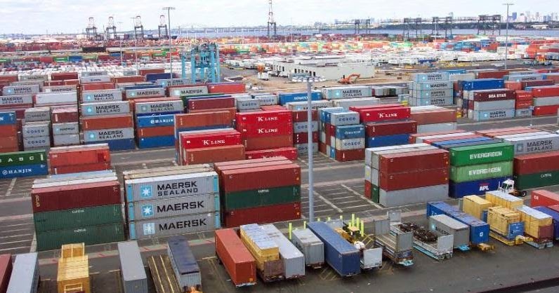 Breaking:  FG raises exchange rate for cargo clearance to N1,356/$