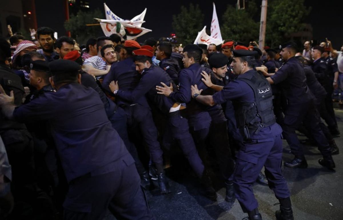 Jordanian security uses force to disperse protests during curfew