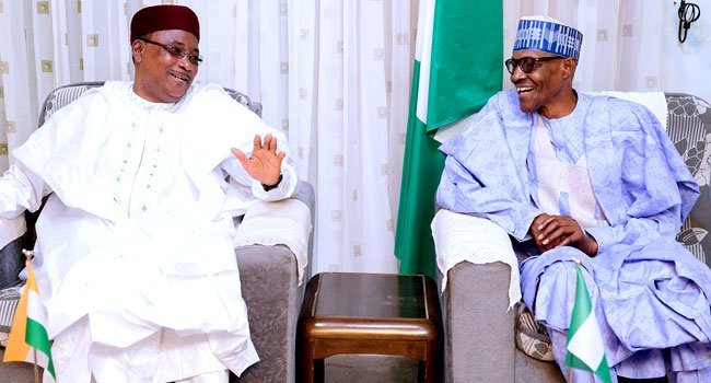 Buhari hosts out-going Nigerien President, Issoufou