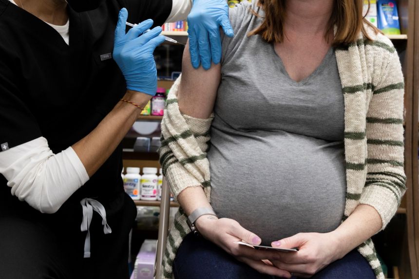 COVID-19 vaccination of pregnant women could protect babies, Israeli researchers say