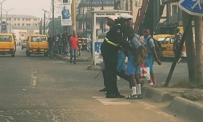 Policewoman praised for dressing students
