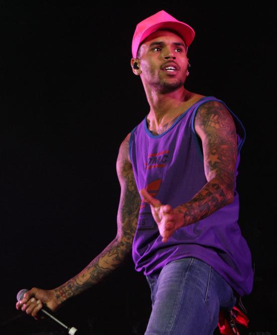 Man ends relationship after girlfriend danced with Chris Brown