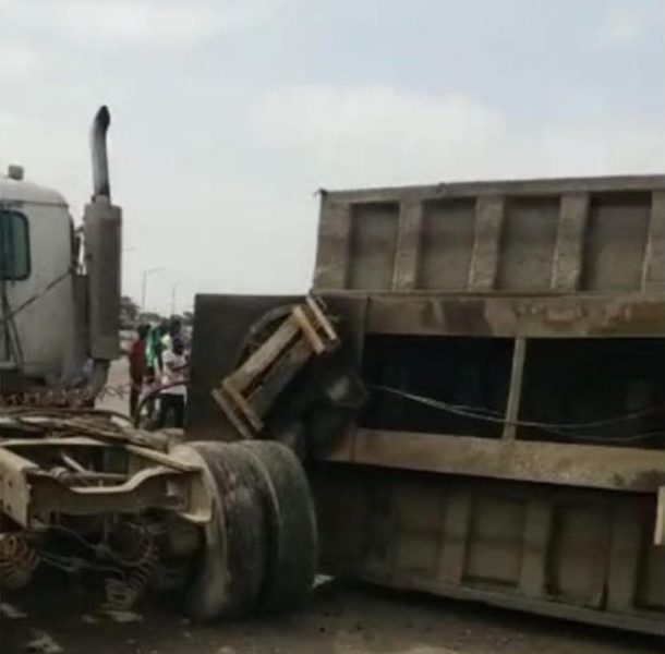 Driver flees as container crashes cart pusher to death in Lagos