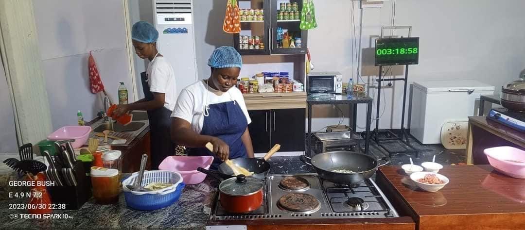 Ondo Lady Begins 150 Hours Cook-a-thon To Break Guinness Records