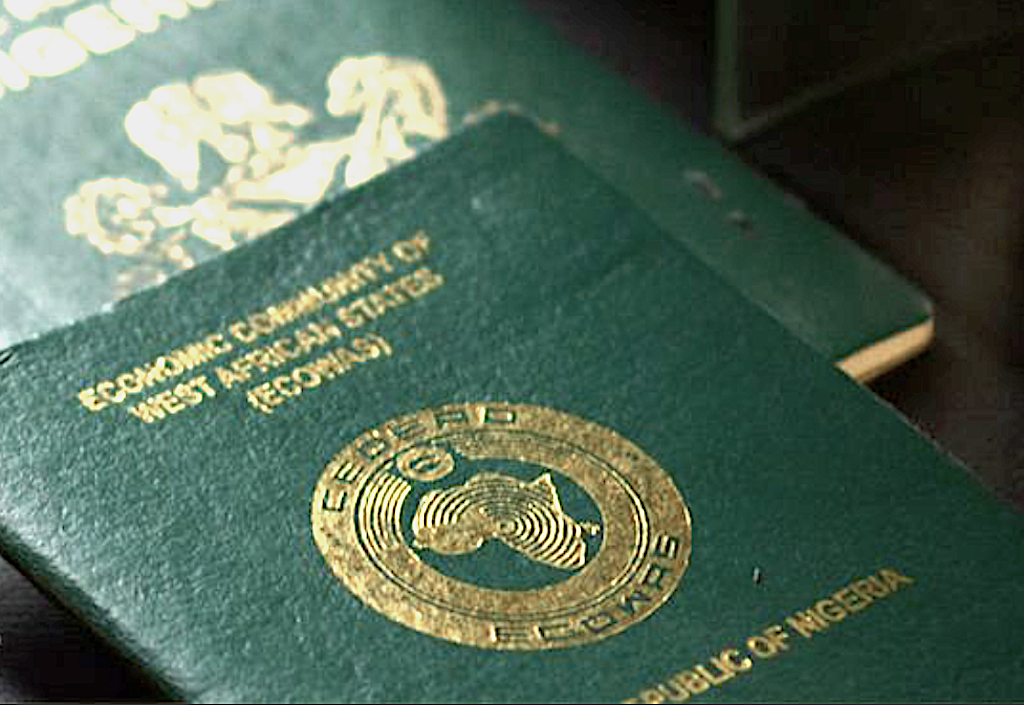 FG to allow Nigerians with expired passport to return