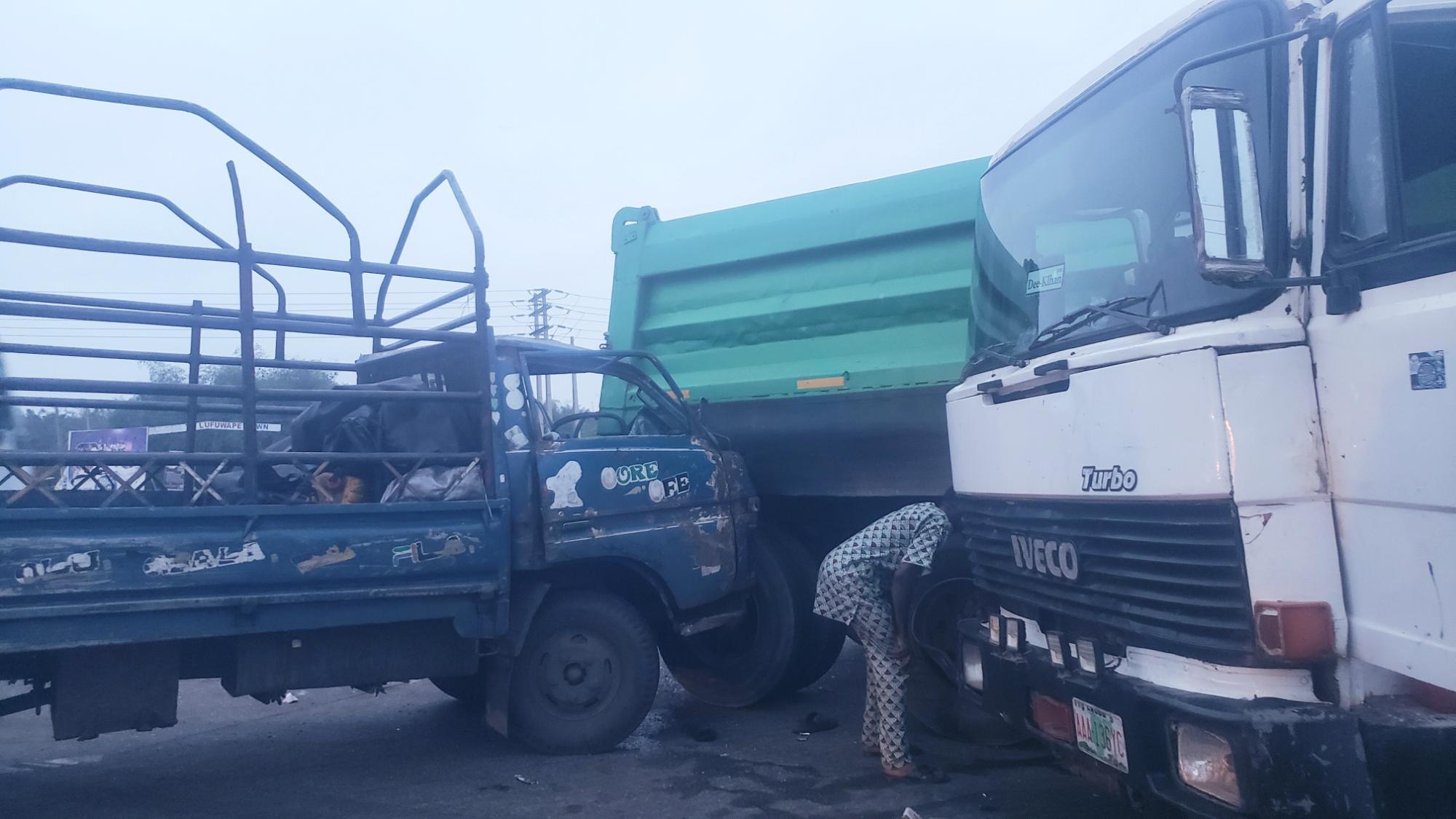 Multiple car crashes in Ogun kill 1, 3 injured