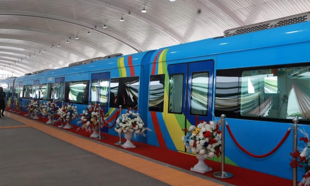 Sanwo-Olu slashes fare as Lagos Blue Line begins operation 