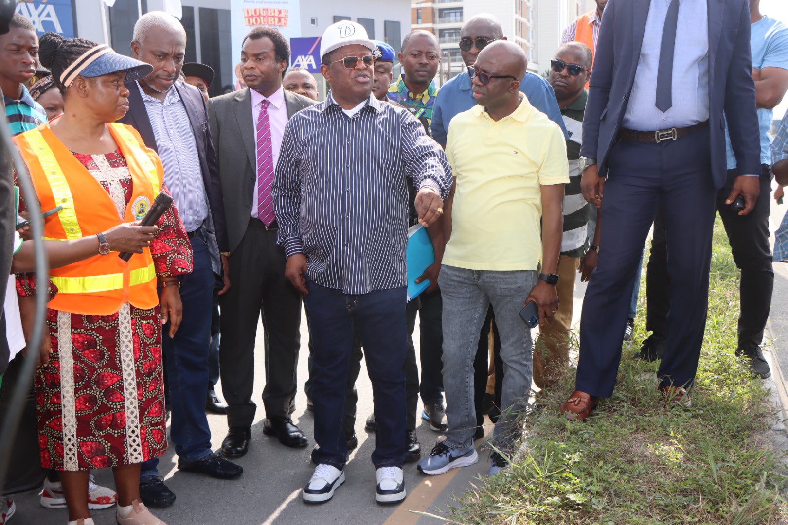 Umahi inspects Federal roads in Lagos