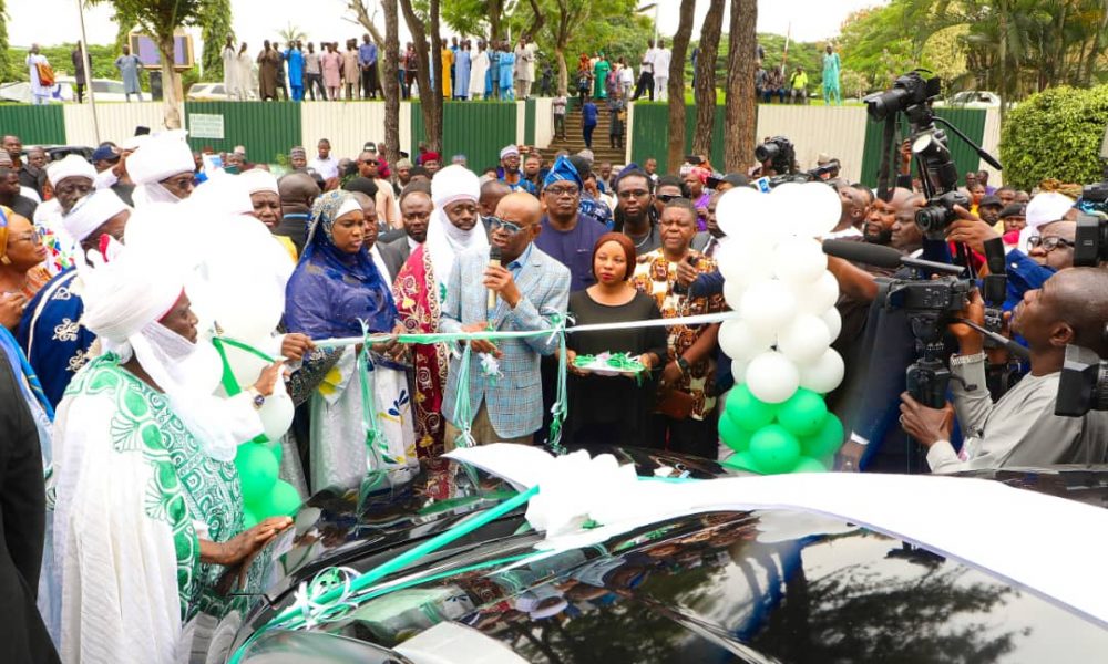 Wike gives vehicles to FCT traditional rulers