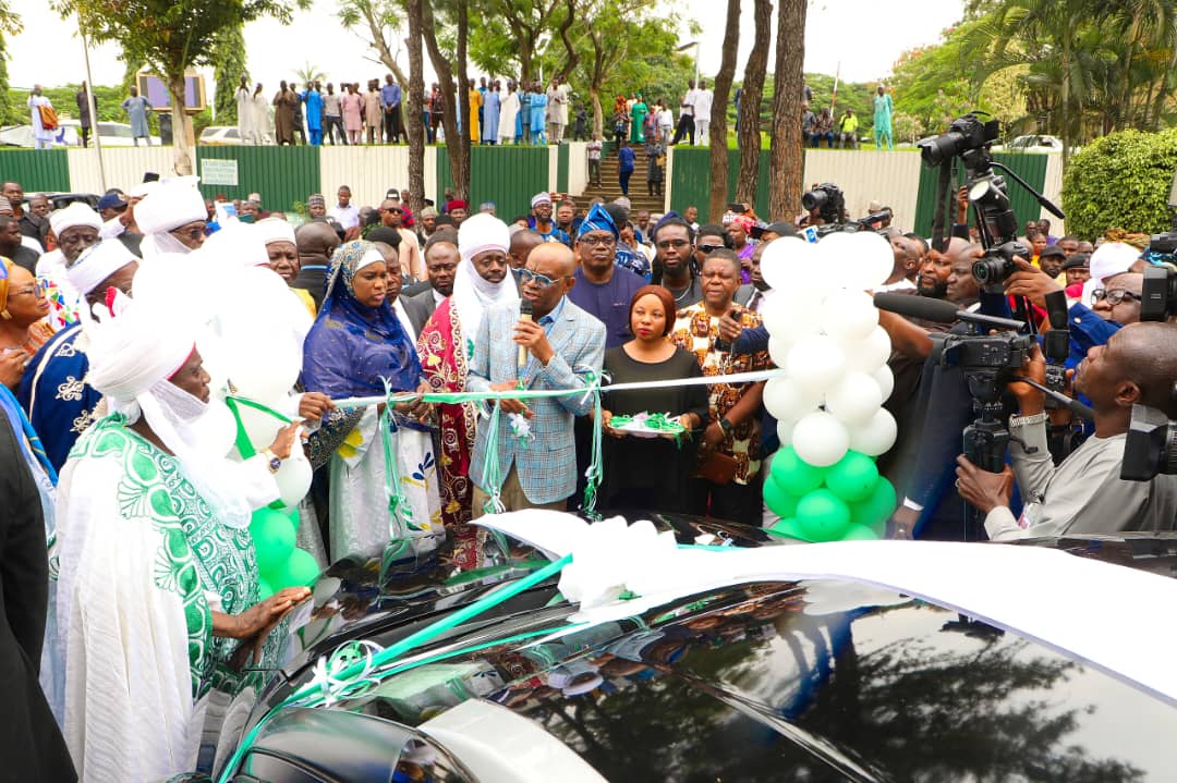 Wike gives vehicles to FCT traditional rulers
