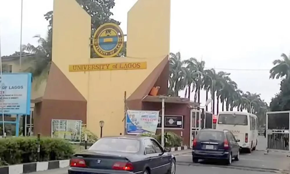 Tuition hike: Policemen take over UNILAG gate, as students protest