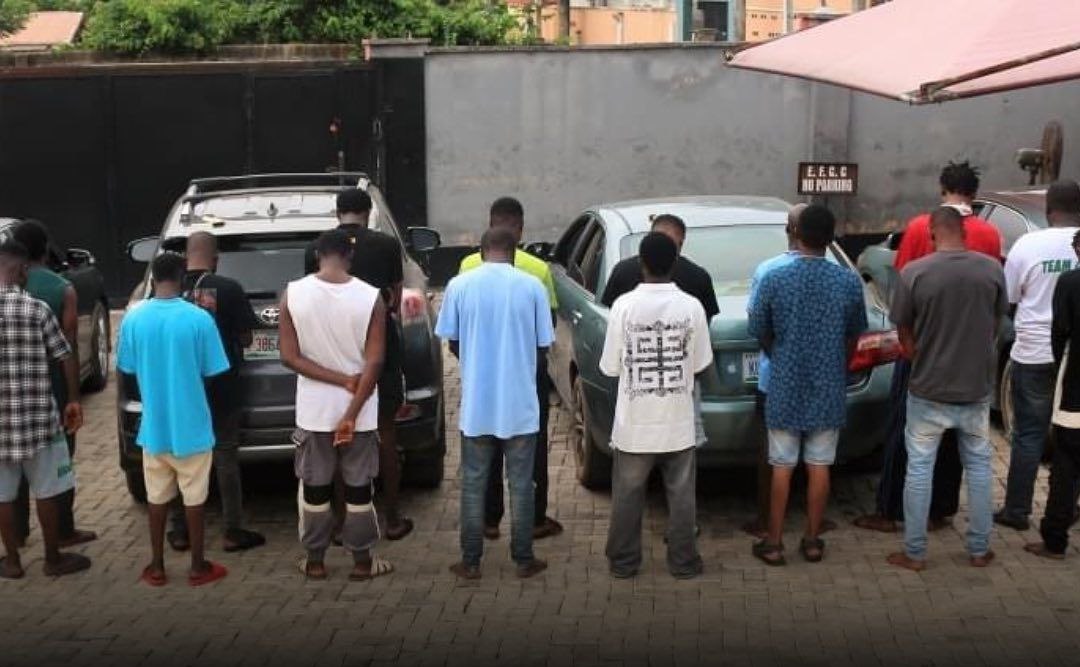 EFCC arrests 20 alleged internet fraudsters 