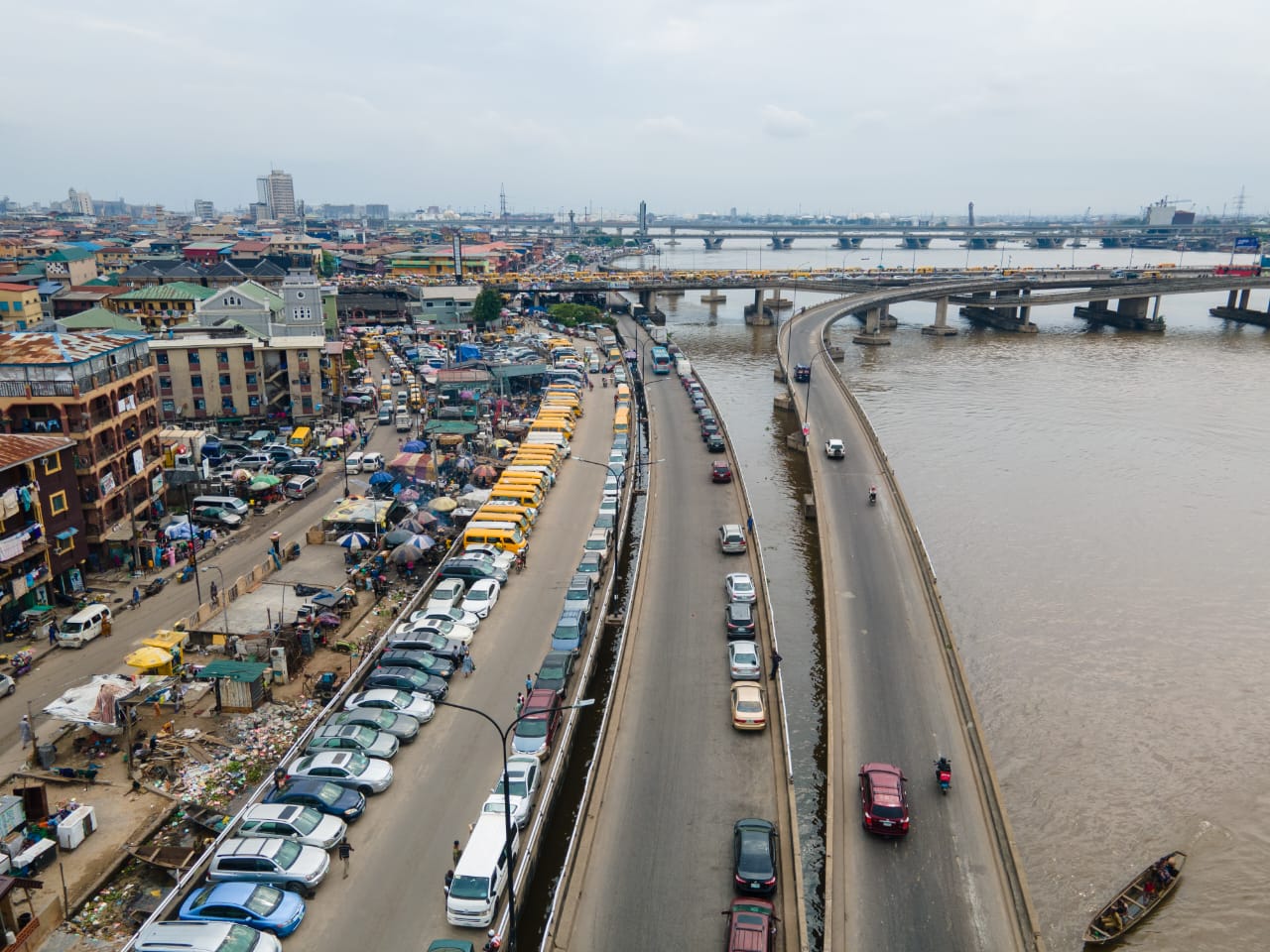 Lagos govt issues 7 days ultimatum to bus drivers to vacate bridges