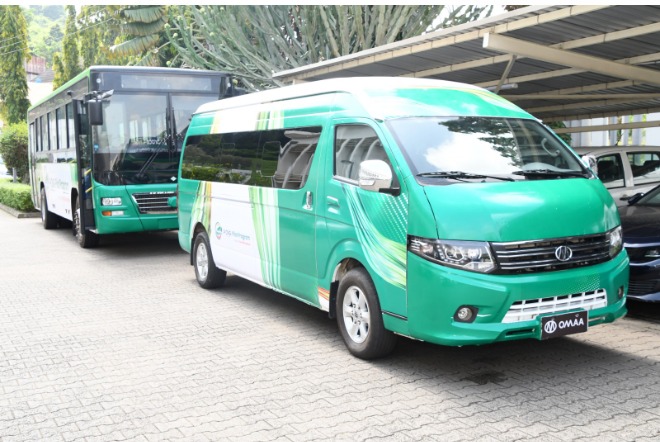 CNG Buses: FG launches pilot phase, presents coverted buses to State House