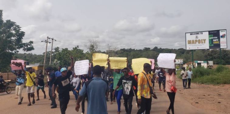 MAPOLY students protest tuition fee hike