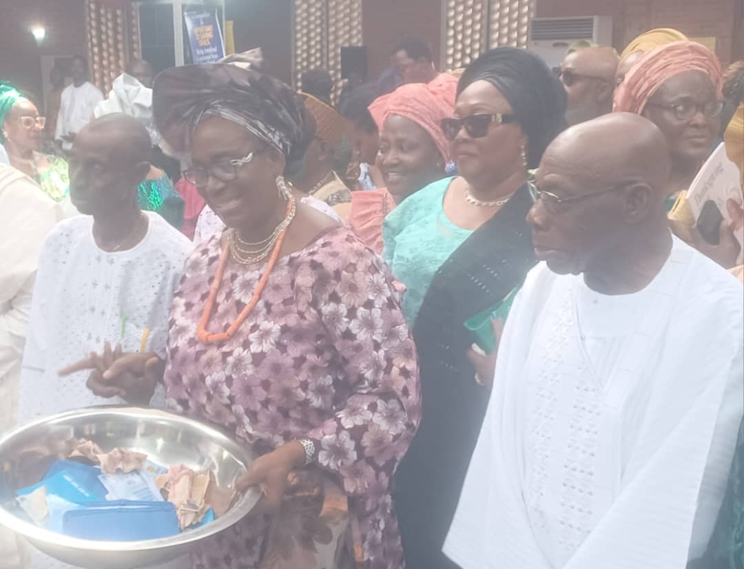 Obasanjo celebrates wife at 70