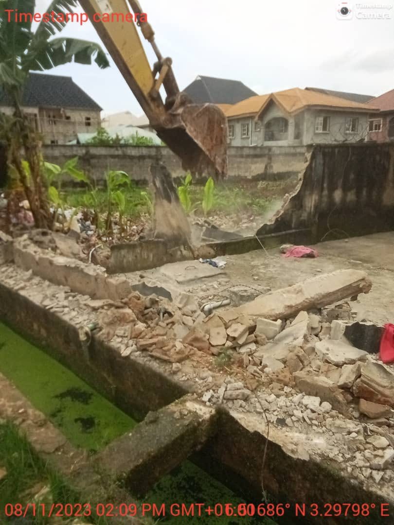 Lagos demolishes structures on drainage in Oshodi