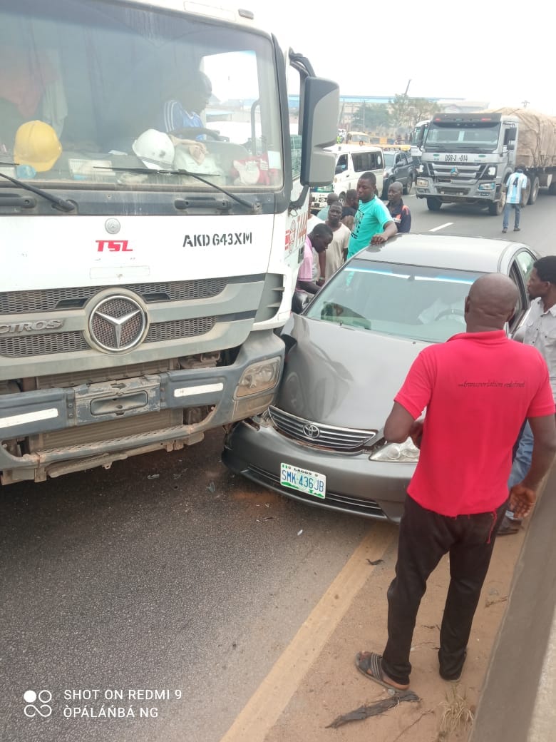 Truck, Car Collide On Lagos-Ibadan Highway