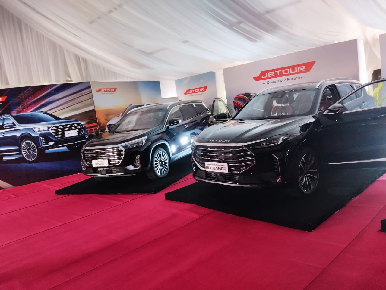 Jetour, the new kid on the block in the Nigerian auto market, made its debut at the just concluded Abuja Auto Fair, mesmerizing auto buffs in the nation’s political capital with its luxury Jetour SUV models.