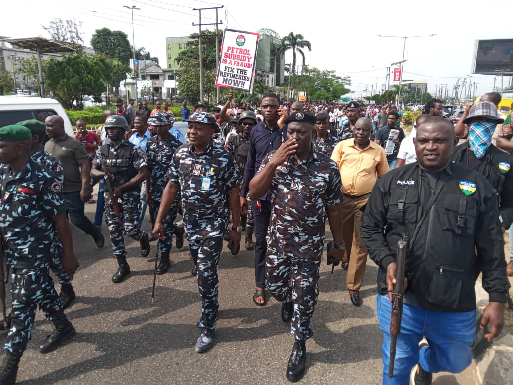 Police guard NLC protest in Lagos, distribute water, biscuit to protesters