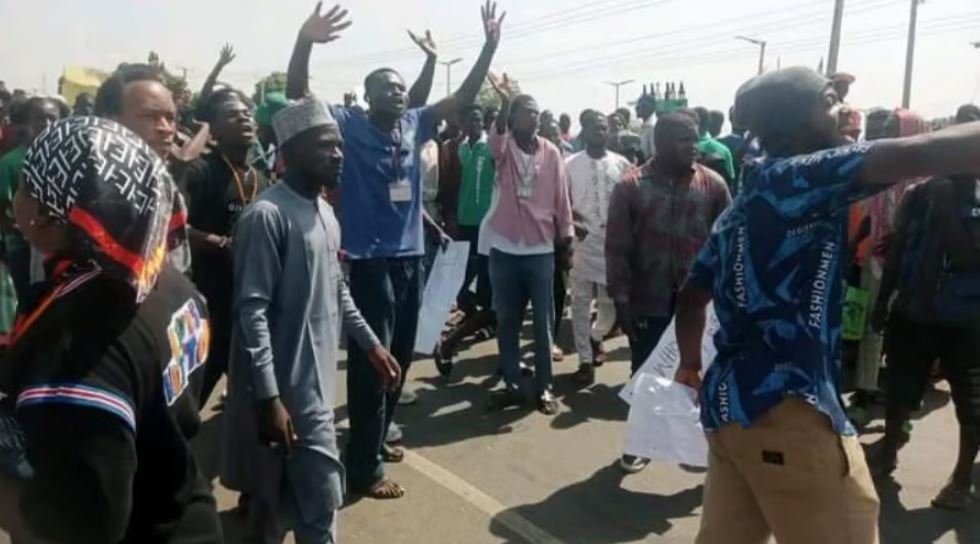 Imo students protest high cost of living, school fees, other challenges