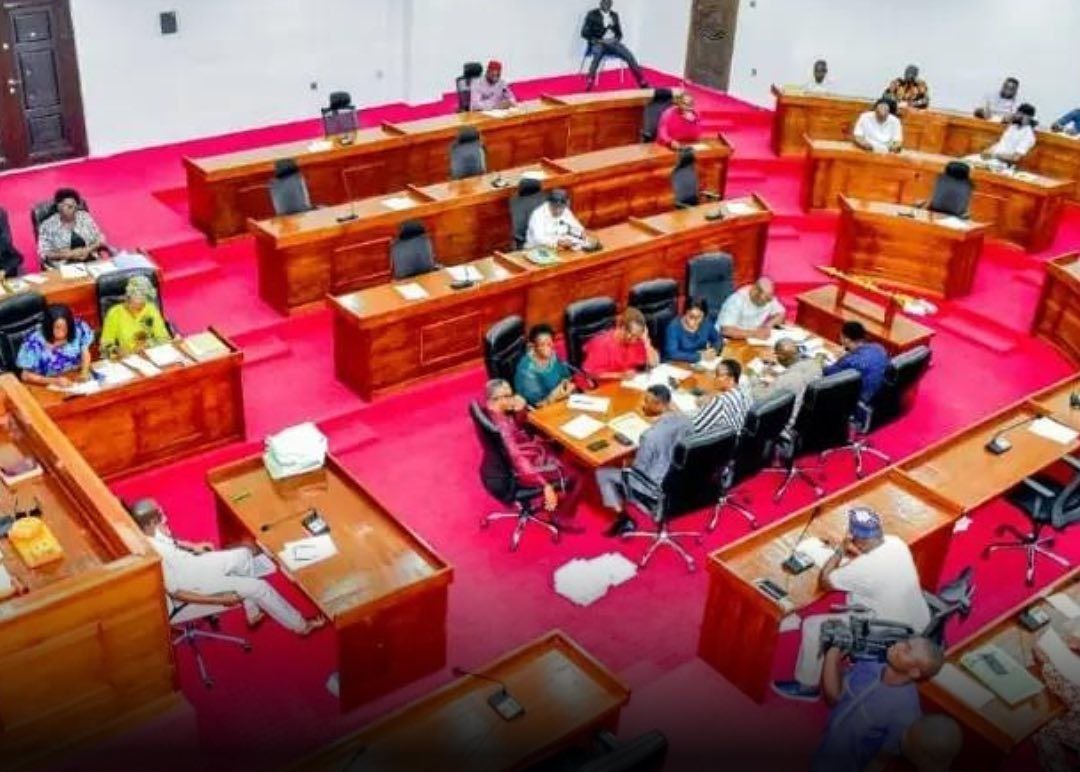 The Abia State House of Assembly on Tuesday passed a bill to stop payment of pensions to former governors and their deputies in the state. The bill entitled: “A Bill (H.A.B 11:) for a Law to Revoke The Abia State Governors and Deputy Governors Pensions Law No 4 of 2001 and for other Matters connected therewith,” was sponsored by Uchanna Okoro, the Majority Leader and member representing Arochukwu State Constituency. The Speaker, Emmanuel Emeruwa, announced the passage of the bill after its first and second reading, consideration at the committee of the whole and its third reading during the day’s plenary. He said that the bill would reduce the state’s governance expenses and redirect resources towards development. Adding that the bill once assented to by the governor would be referred to as “Abia State Governors and Deputy Governor’s (Repeal) Law 2024.” The speaker said that the bill would take effect immediately after it is signed into law by the governor.