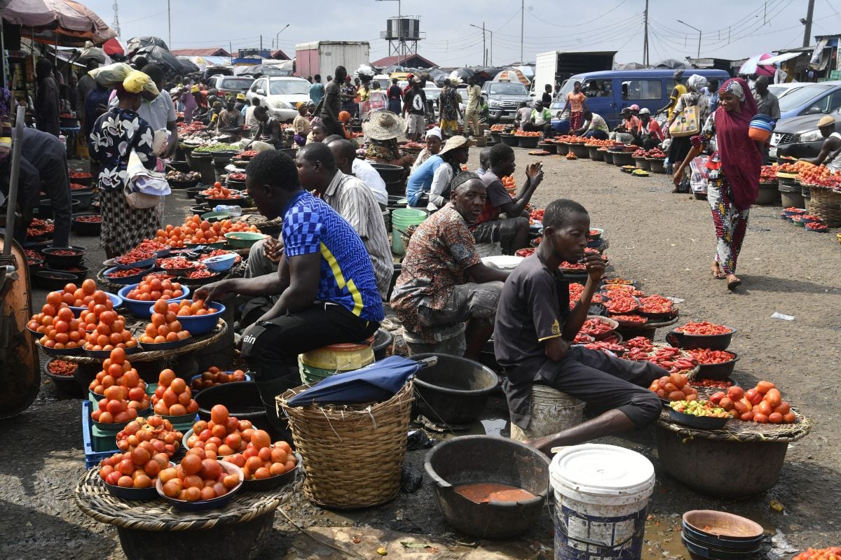 Nigerians decry high cost of food items as inflation bites