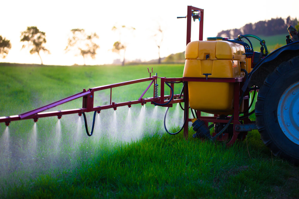 EPA allows highly toxic weedkiller on food crops — but not golf courses