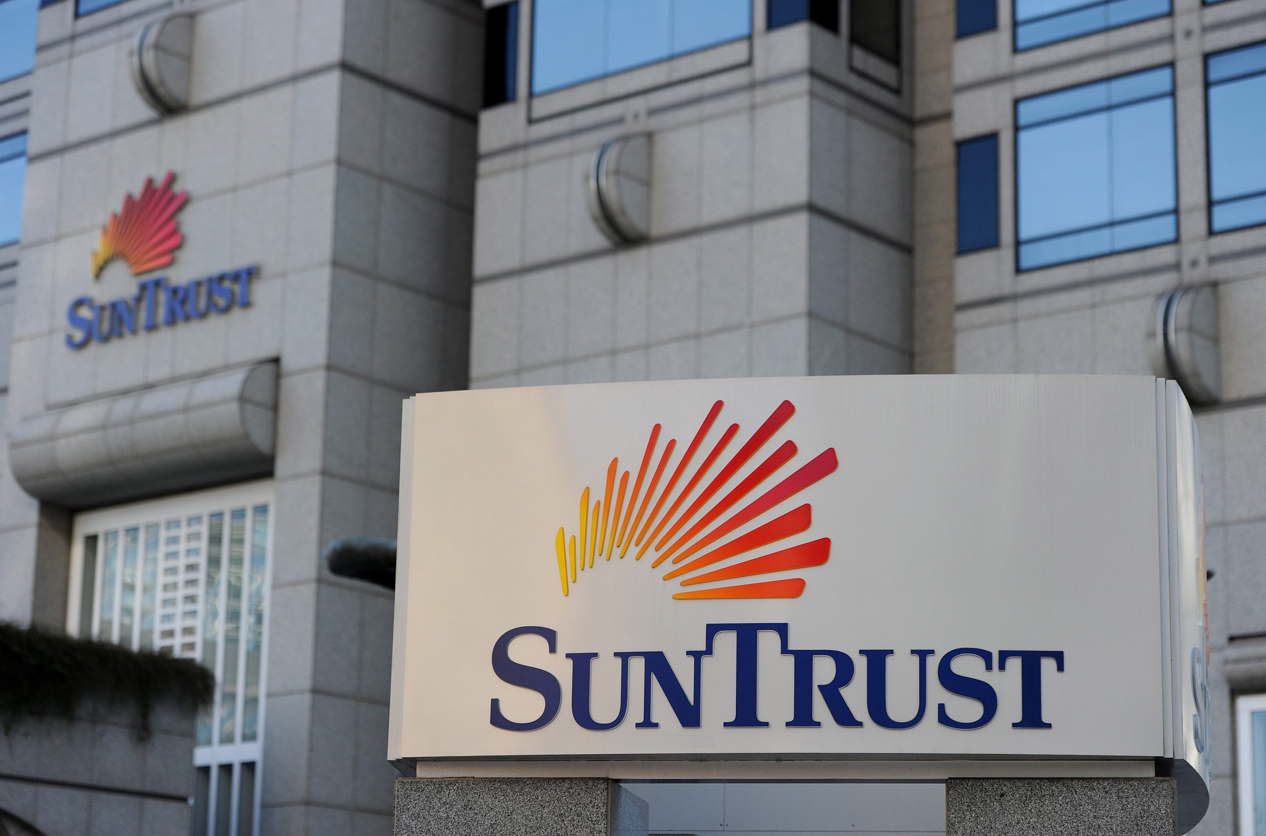 SunTrust Bank faces multi-million dollar lawsuit over contract dispute
