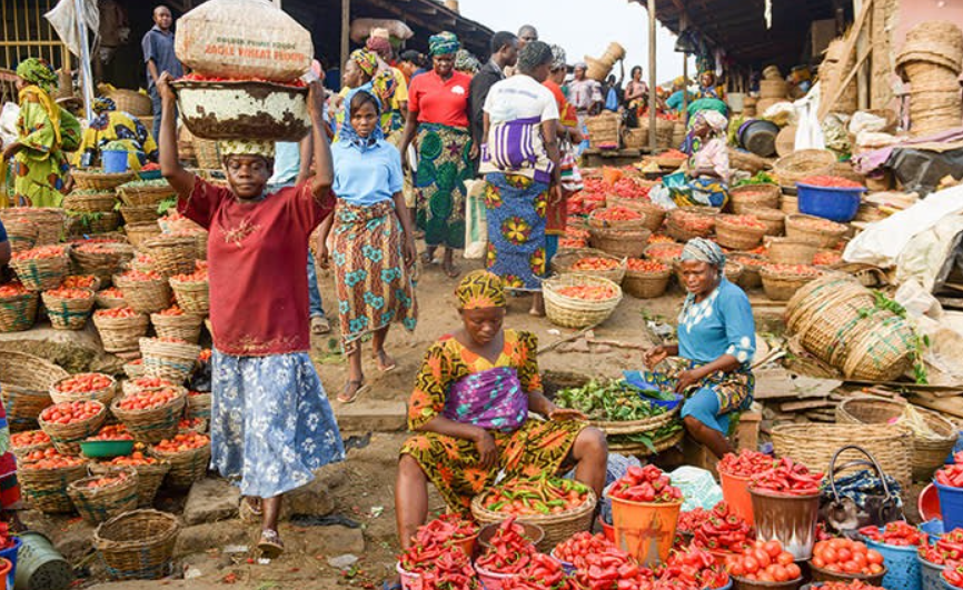 Nigeria’s monthly food inflation declines again in April