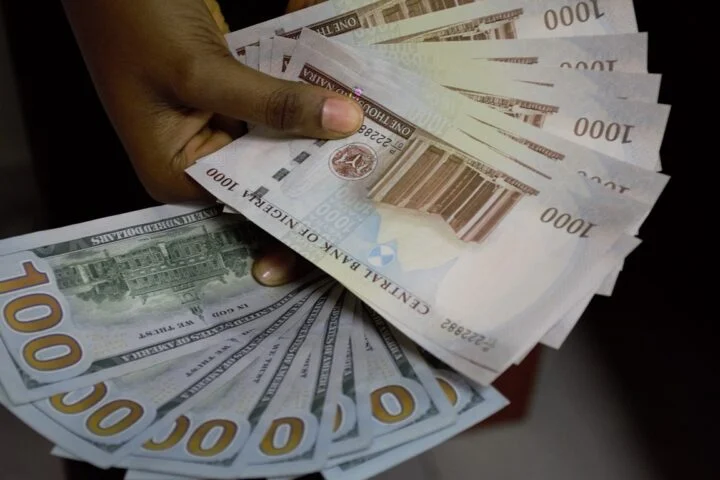 Naira sheds N5 at official window, trades at N1,490/$1