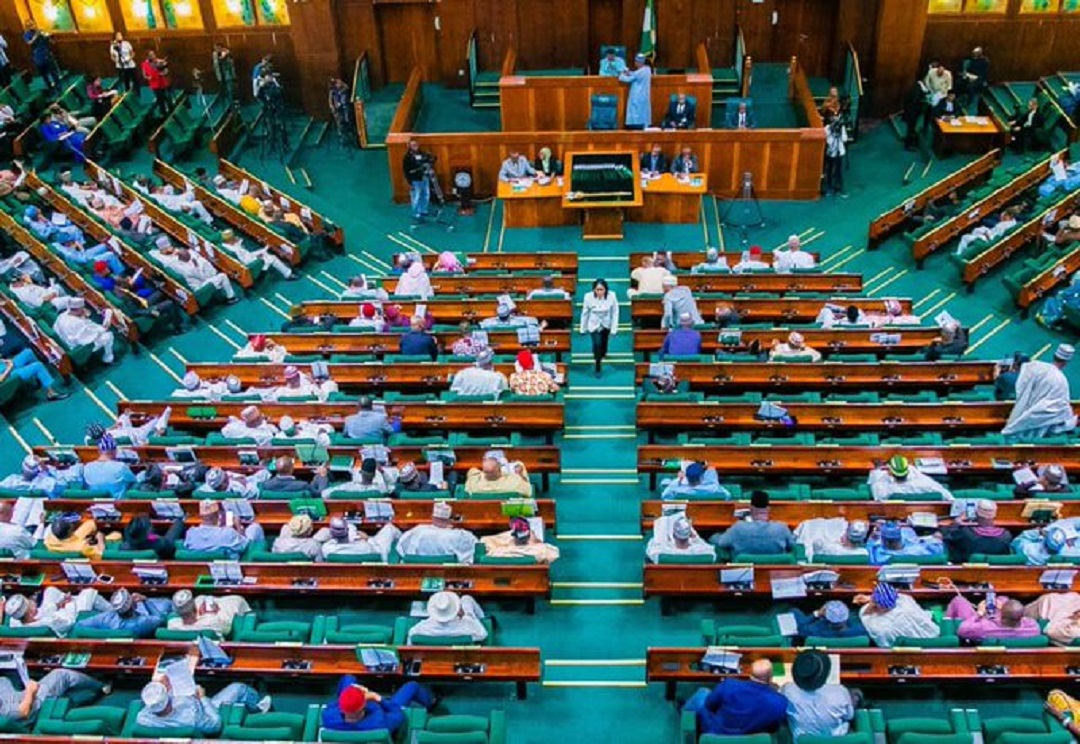 Customs officer slump, dies during grilling by lawmakers