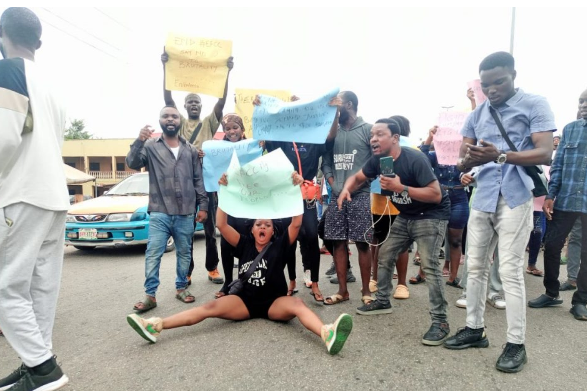 Youths protest in Ondo over EFCC raid, arrest of 127