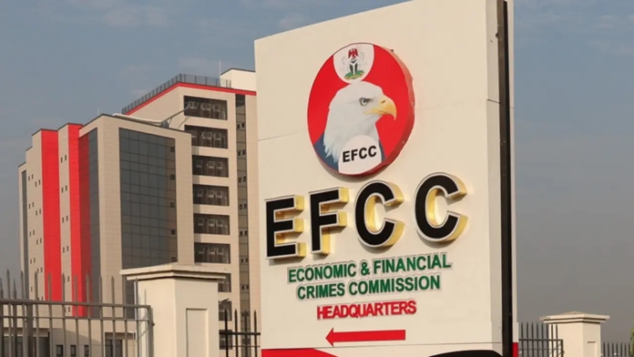 Naira abuse: EFCC promises whistleblowers 5% reward