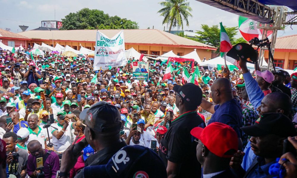 The Peoples Democratic Party (PDP) in Edo State received a significant boost in its campaign for the September 21 governorship election as hundreds of members from rival parties, including the All Progressives