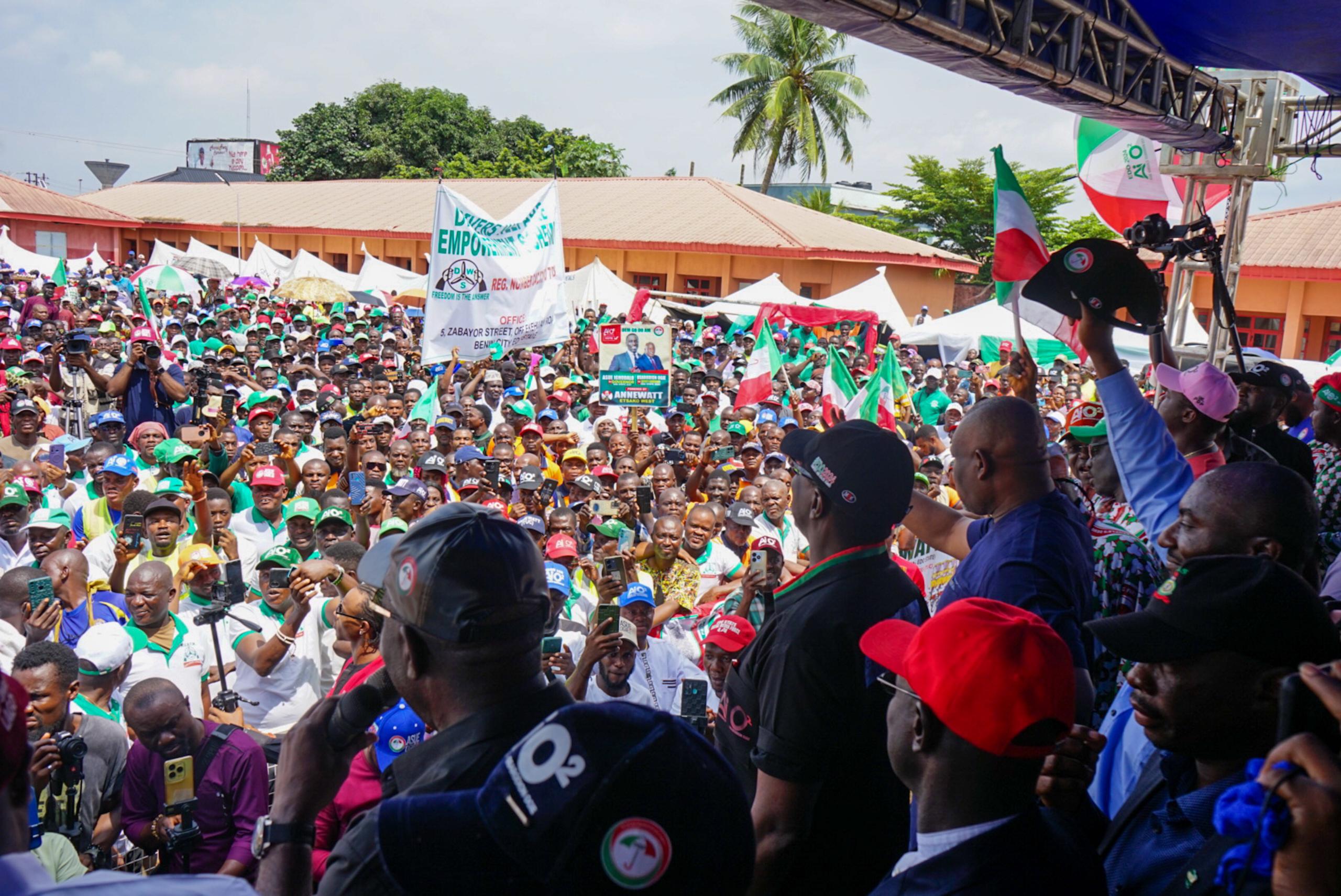 The Peoples Democratic Party (PDP) in Edo State received a significant boost in its campaign for the September 21 governorship election as hundreds of members from rival parties, including the All Progressives