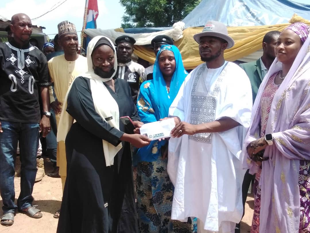 LG Chairman distributing N20m to 1,100 traders State to cushion hardship in Niger