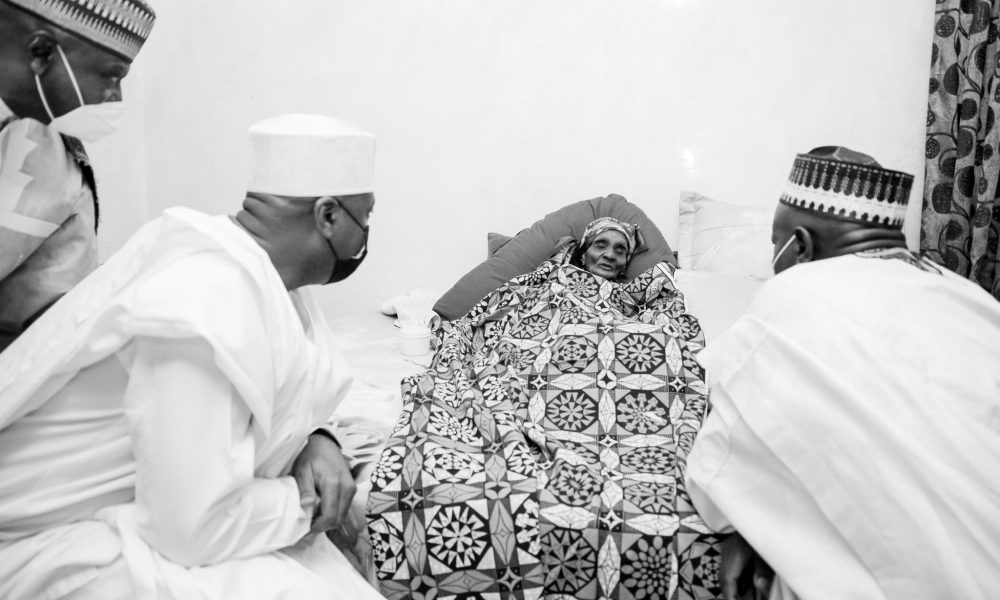 Saraki mourns death of Yar'Ádua's mother