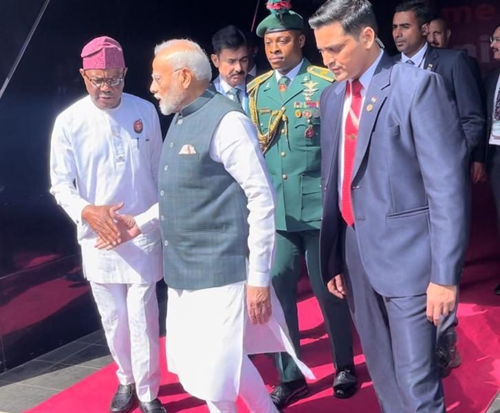 Wike receiving Indian PM at the Airport before going to Aso Rock