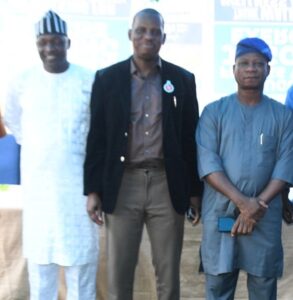 The NAN MD, Ali M. Ali, middle, Mr Mufutau Ojo, new EIC, left and Mr Ephraims Sheyin, right.