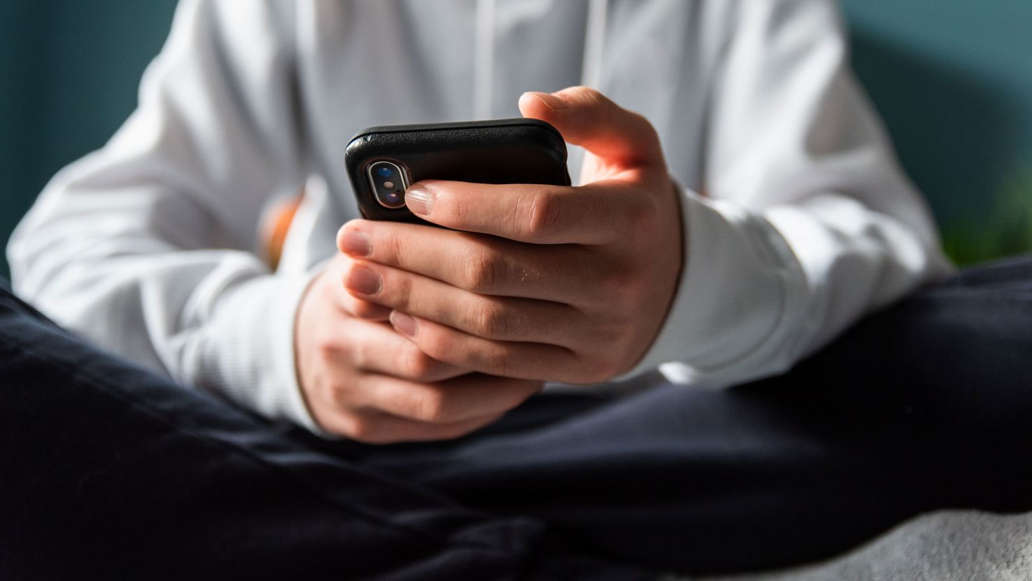 Early smartphone use among youths tied to lasting mental health struggles--Study