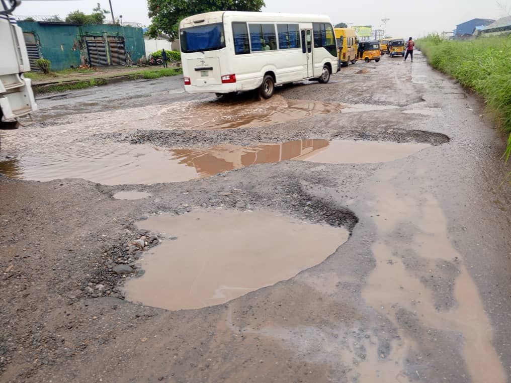 FG orders immediate night repairs on Lagos–Ota–Abeokuta Road to ease gridlock
