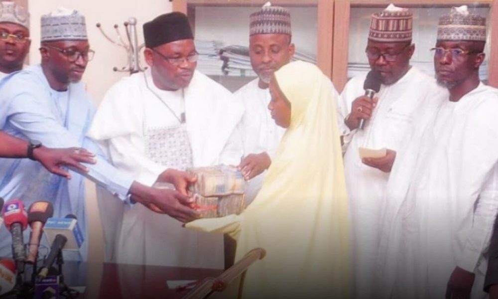 Gombe state presents N14m support to families of seven journalists killed in road accident