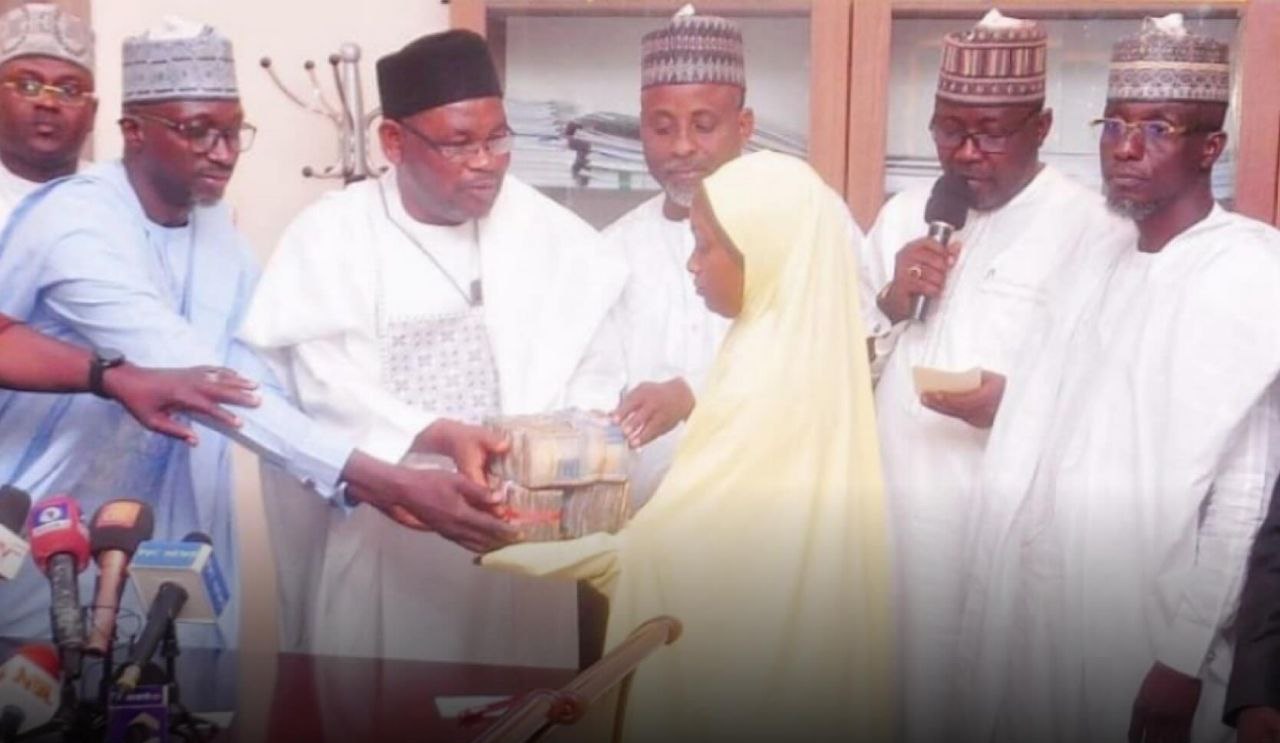 Gombe state presents N14m support to families of seven journalists killed in road accident