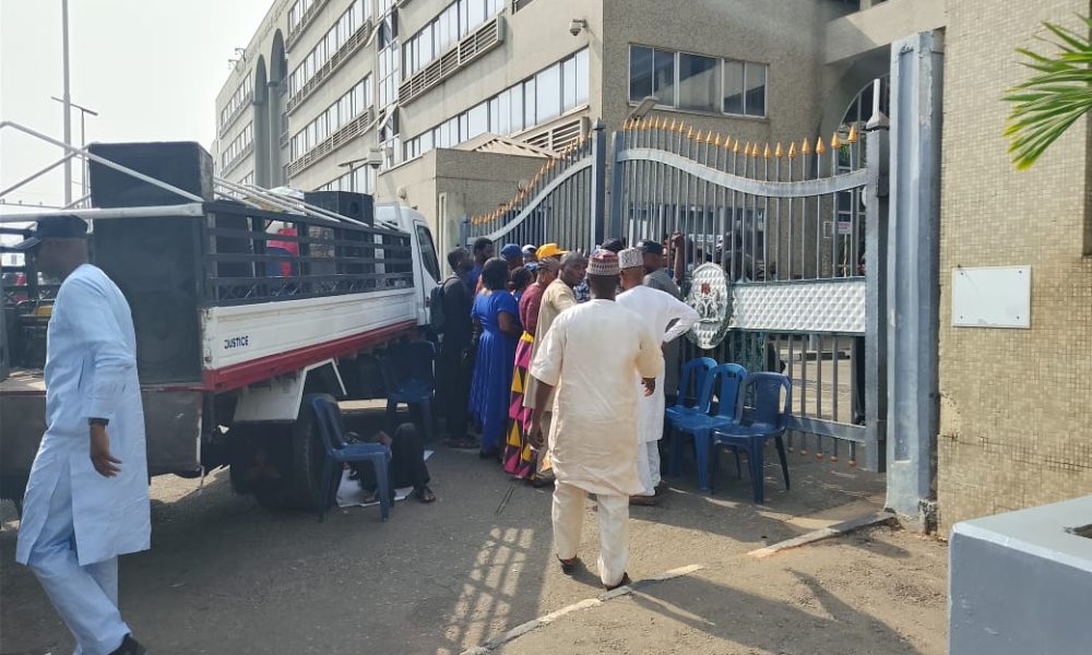 Protesting contractors block Finance Ministry gate in Abuja, Minister denied entry
