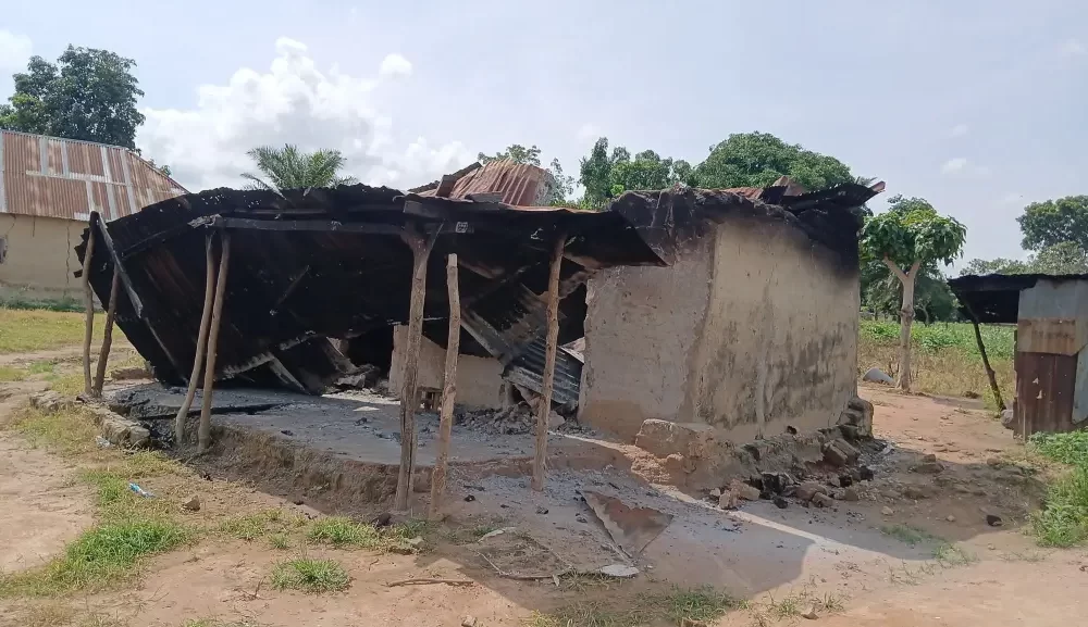 A commercial bus has caught fire on the Third Mainland Bridge near the UNILAG Waterfront, inward Iyana Oworo, disrupting traffic movement on one of Lagos’ busiest routes. Fire Service officials are currently on the scene, making concerted efforts to extinguish the blaze and prevent further damage. The incident has triggered heavy traffic congestion, with the backlog stretching as far as Adekunle, as motorists struggle to navigate the affected section of the bridge. Road users approaching the area have been advised to remain patient while emergency responders continue their work.