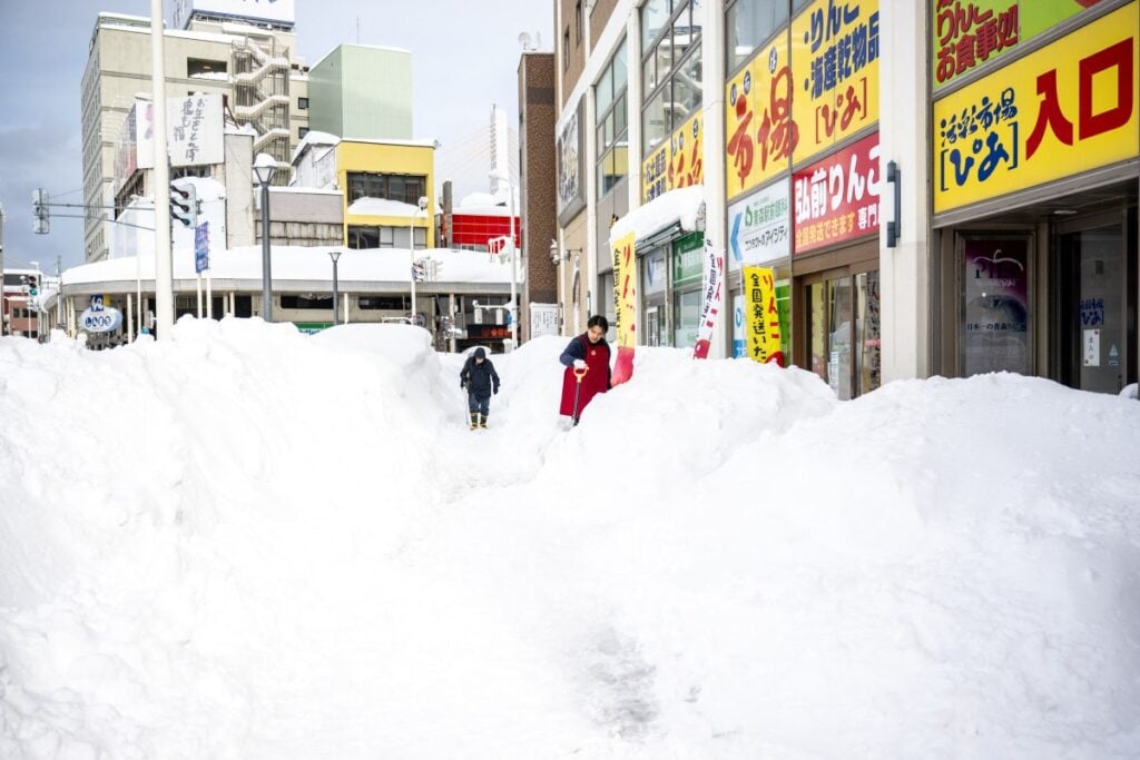 Japan issues avalanche warnings as snow deaths reach 35