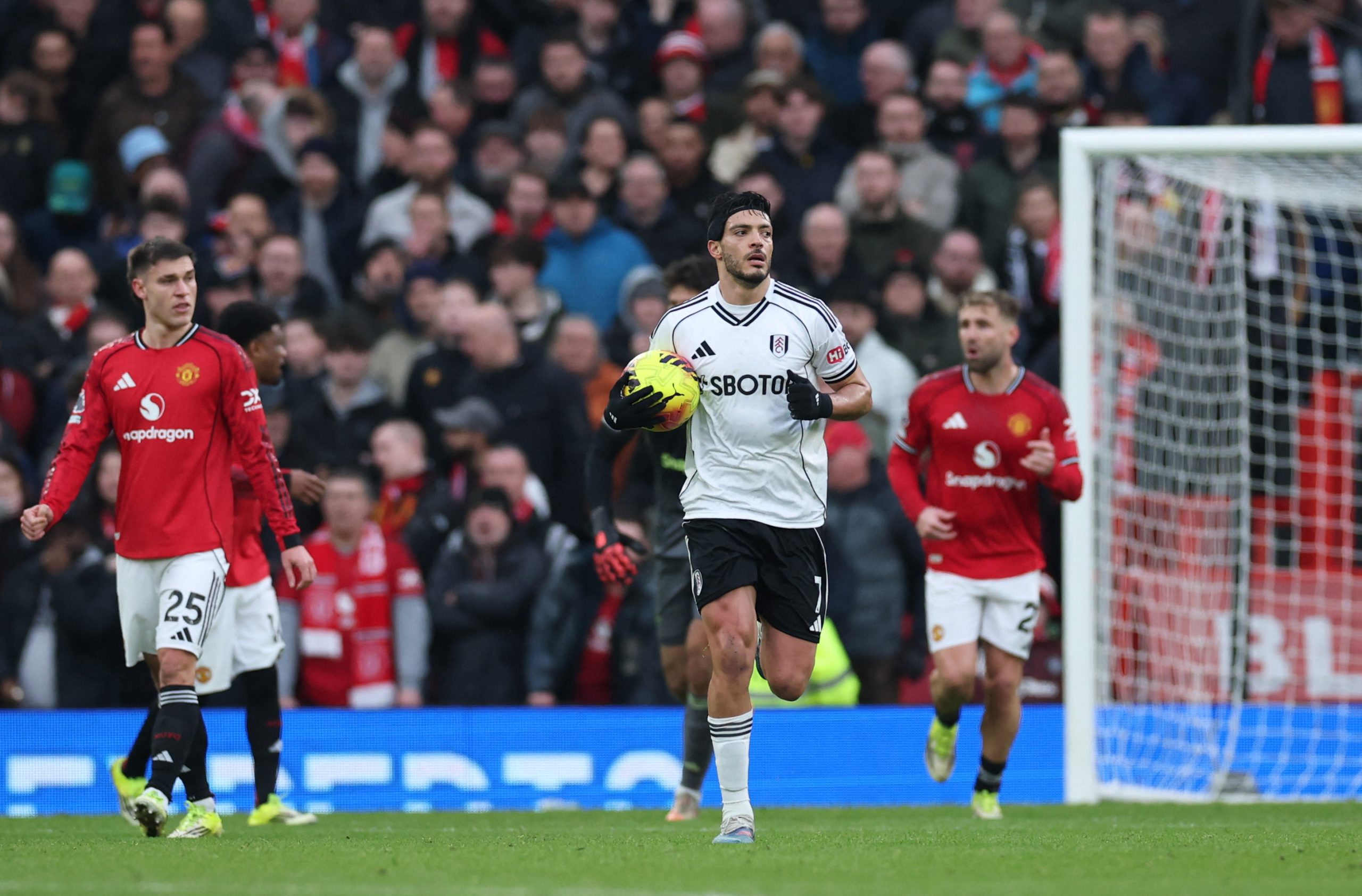 Carrick’s United stay hot with 2–0 win over Spurs, extend winning run to four