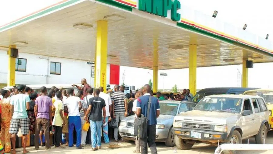 Breaking: NNPC, retailers hike petrol to N960 amid global oil volatility