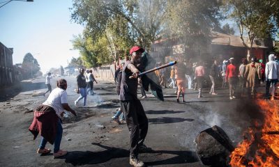 Wave of xenophobic violence sweeps through South Africa (Video)